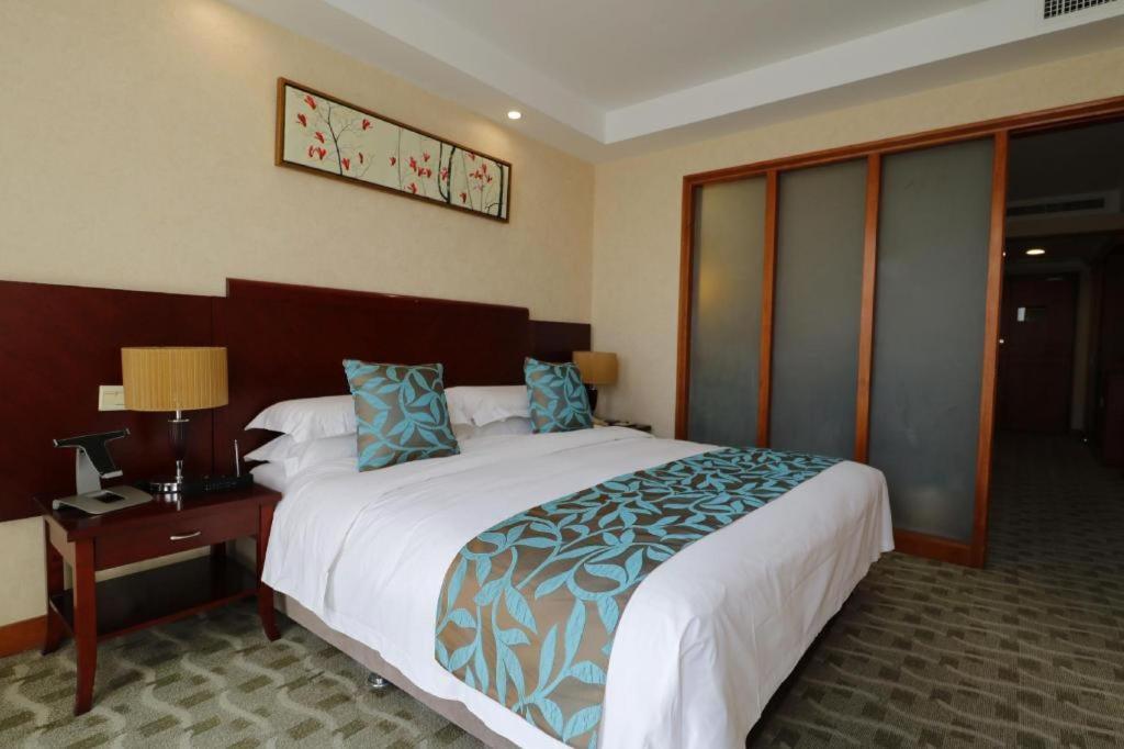 Qingdao Royal Garden Hotel Exterior foto